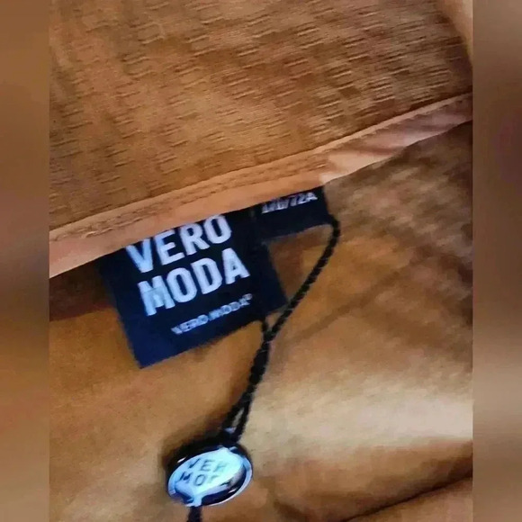 NWT skirt with birds - Picture 4 of 9